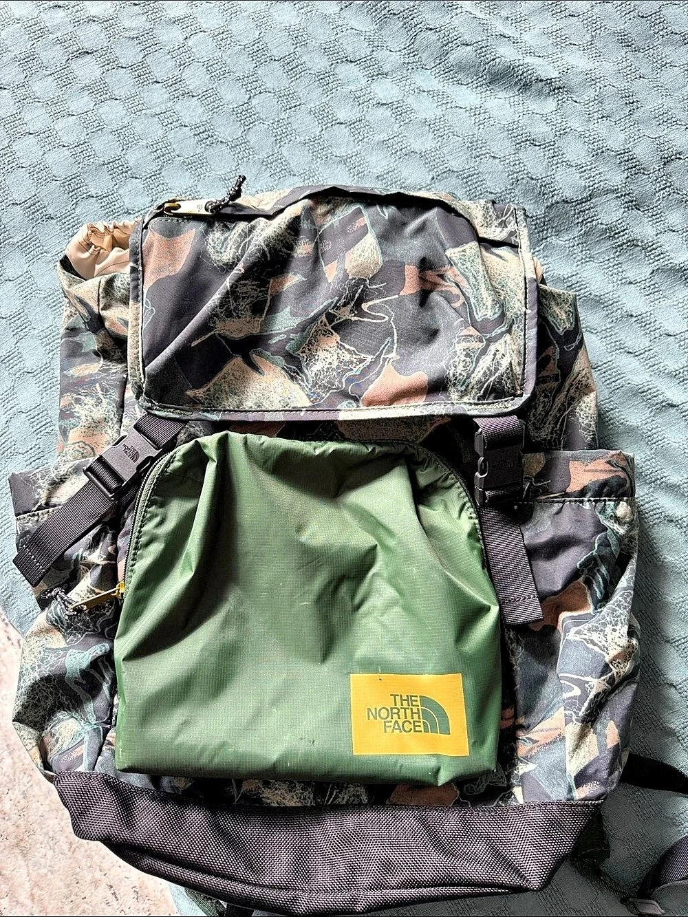 The North Face Mountain Daypack—XL Backpack Black & Green